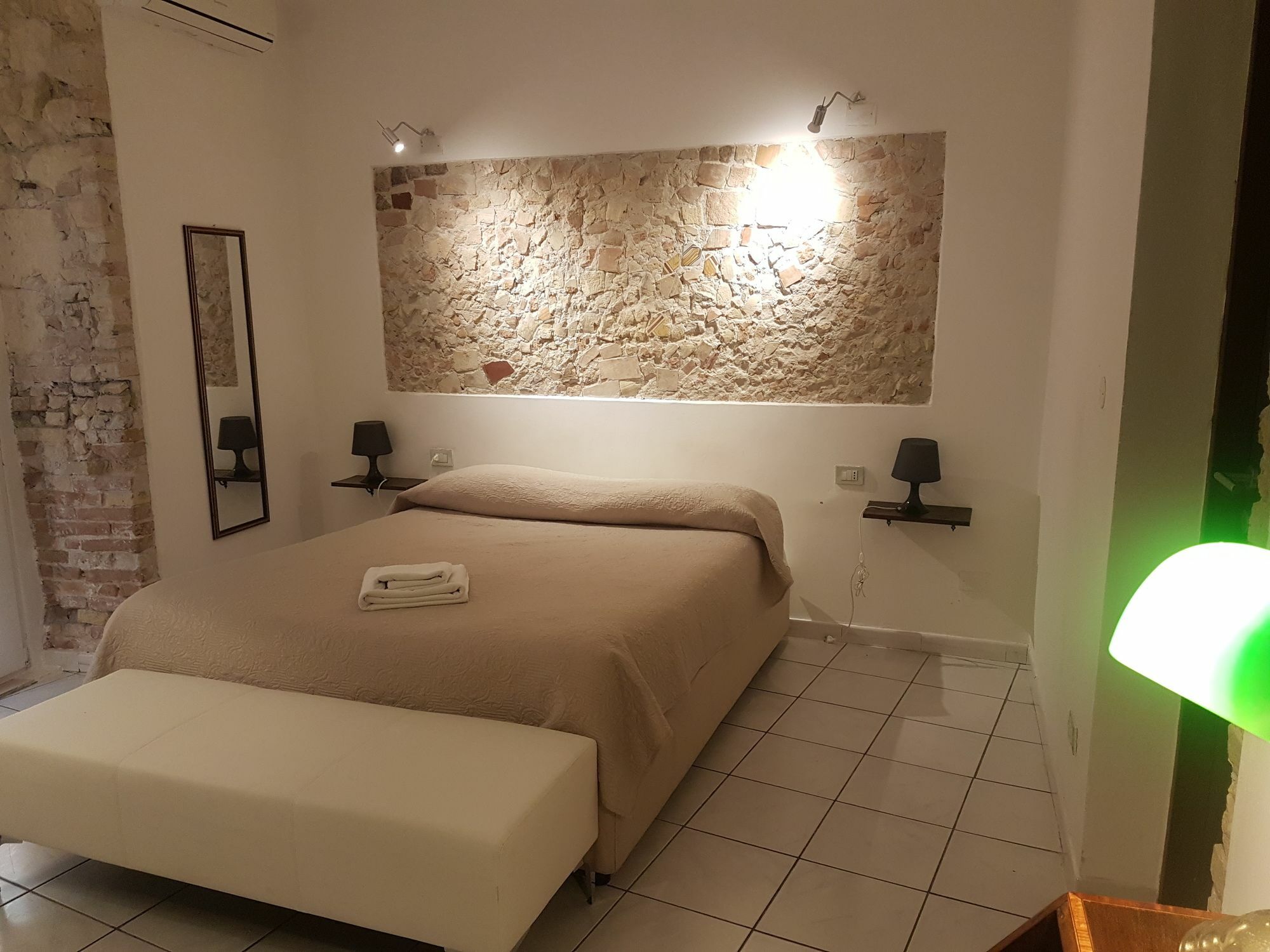Beni Benius Hotel กาญารี ภายนอก รูปภาพ